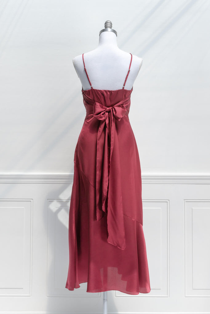 feminine aesthetic dresses inspired by vintage and french fashion - a bias cut burgundy dress with spagetti straps, and side slit - amantine - back view