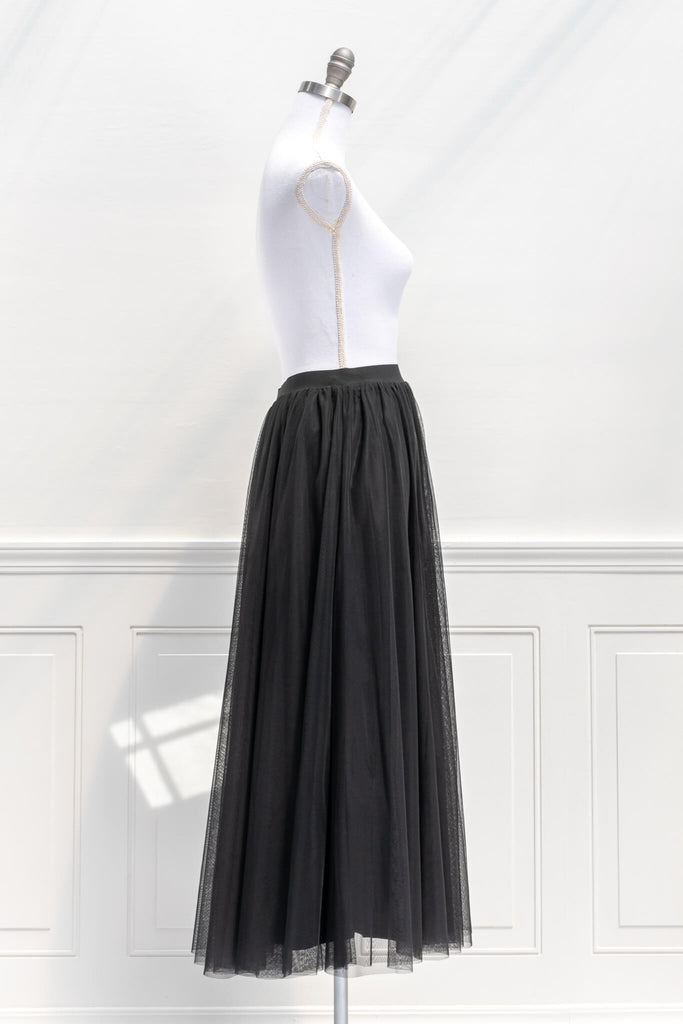 feminine aesthetic clothing - a long maxi skirt in black color and tulle fabric - french girl autumn style - amantine - side view