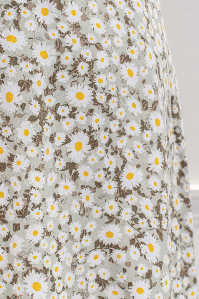 feminine skirt - a light green small daisy floral aesthetic skirt - amantine - fabric detail view