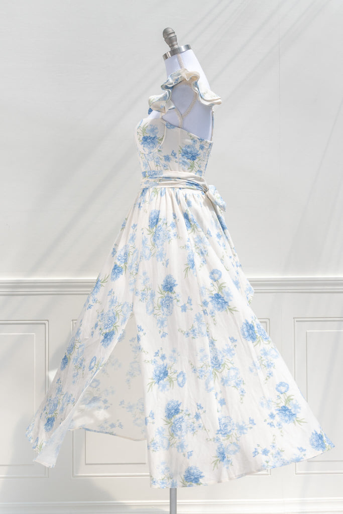 cottagecore dress in blue floral pattern. side spinning view. 