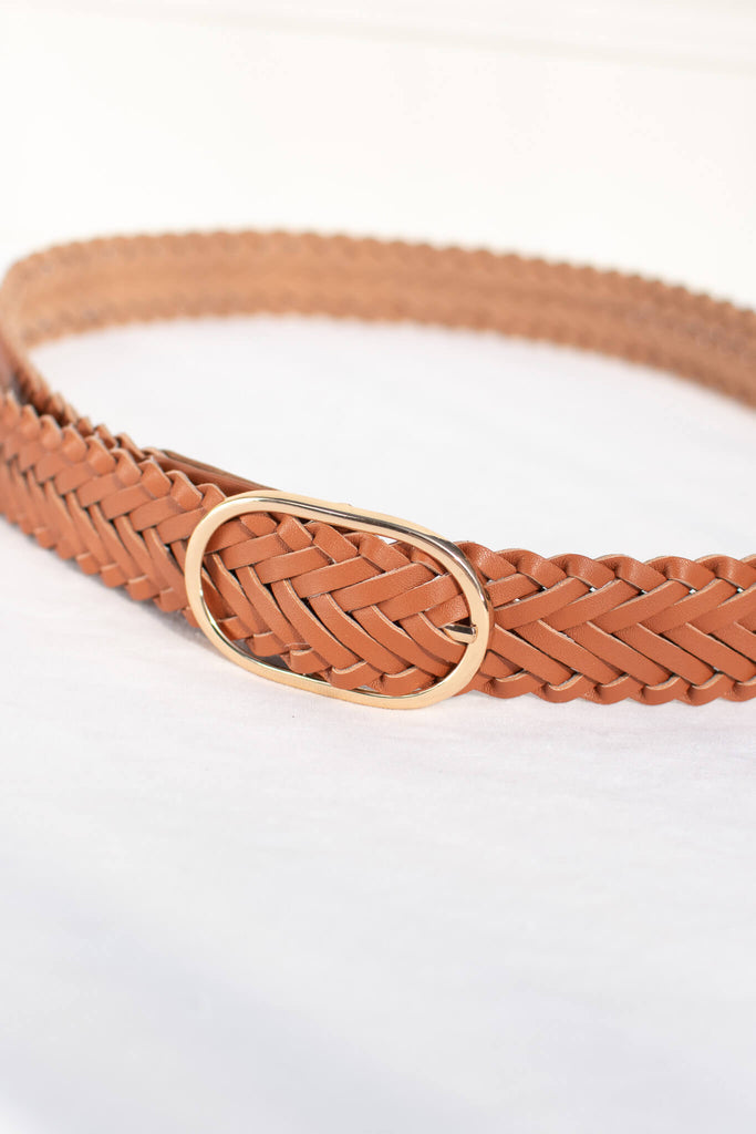 cottagecore style accessories. a french girl style classic brown braided belt. amantine. 