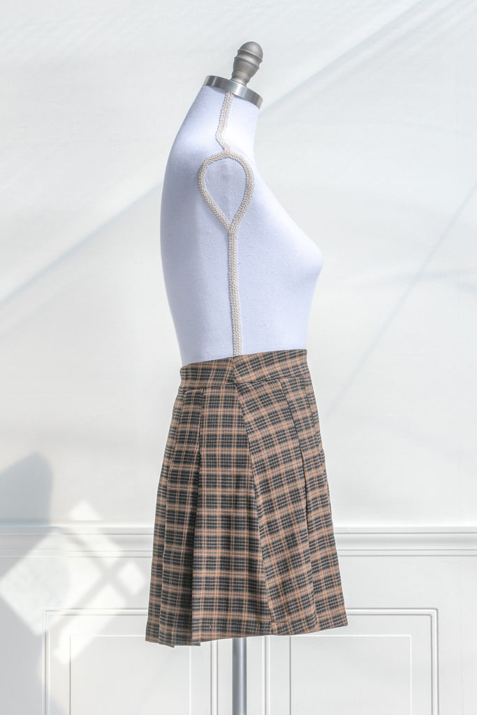 short skirts - plaid box pleat skirt with a side zipper. Short skirt cottagecore style outfit. side view. amantine. 