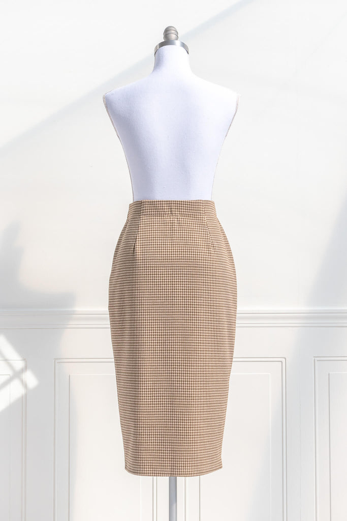 cottage core outfits - a feminine french style pencil skirt - back view. amantine. 