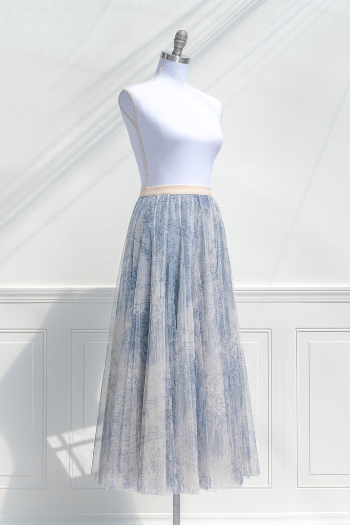 cottagecore outfit ideas - a toile skirt made of tulle. front view. 
