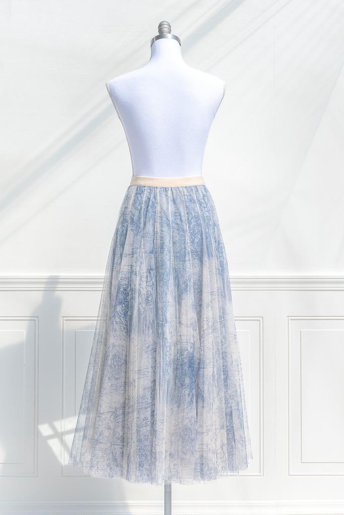 cottagecore outfit ideas - a toile skirt made of tulle. back view. 