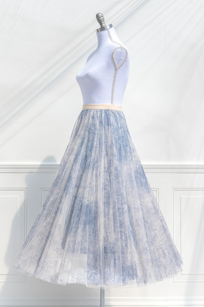 cottagecore outfit ideas - a toile skirt made of tulle. front view. 