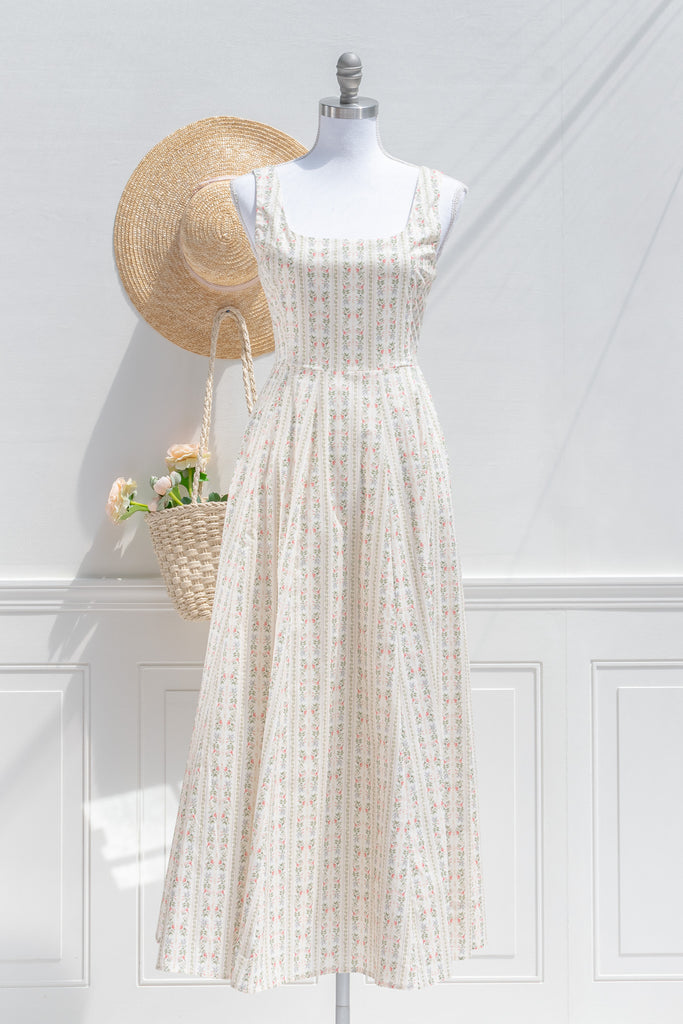 pretty dresse / cottagecore style. a cute floral dress for spring. front view. 