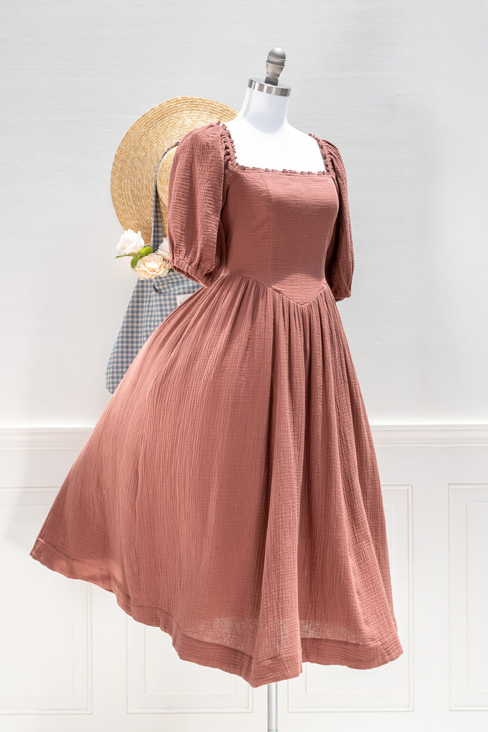 Vintage-style dress on a mannequin with a white background