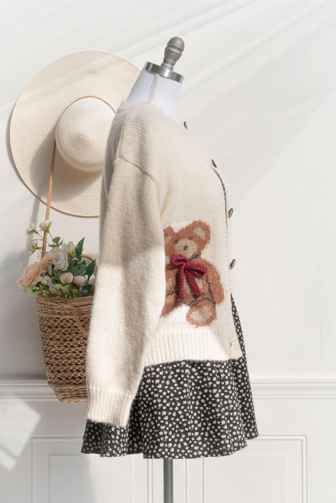 cottagecore cardigan outfits. 