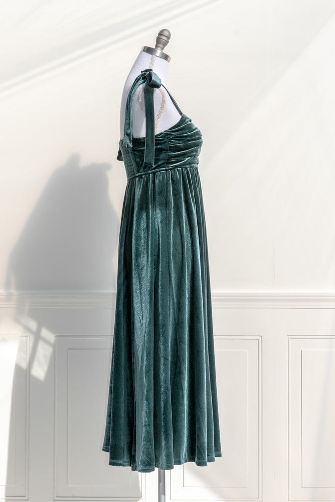 cute dresses - green velvet dress for holidays. elegant cute dresses for holiday party. 