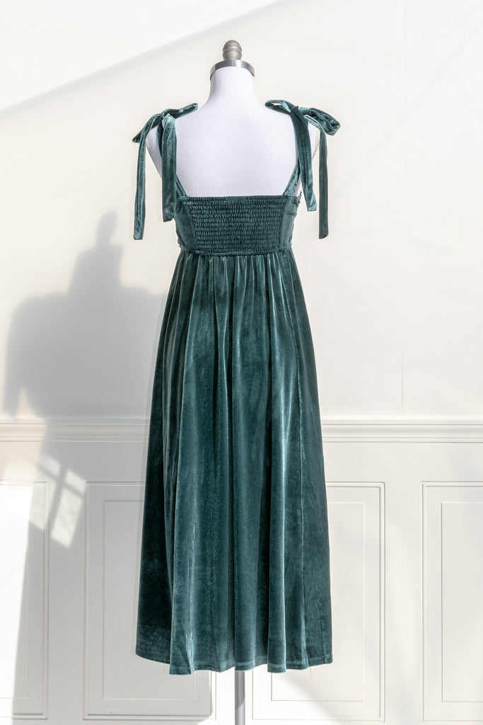 cute dresses - green velvet dress for holidays. elegant cute dresses for holiday party. 