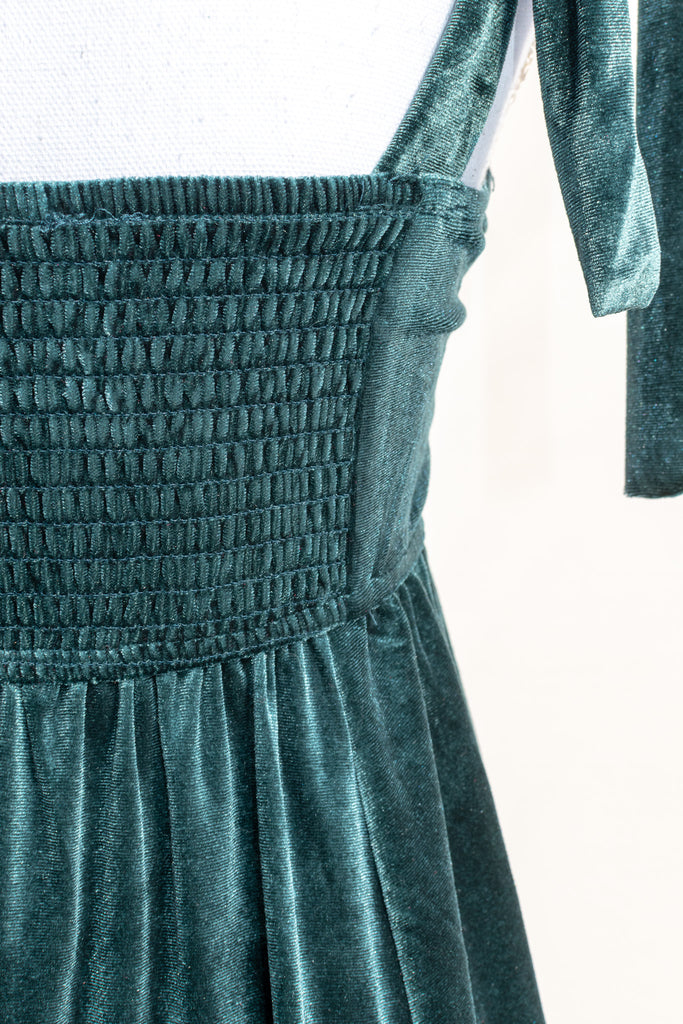 cute dresses - green velvet dress for holidays. elegant cute dresses for holiday party. 