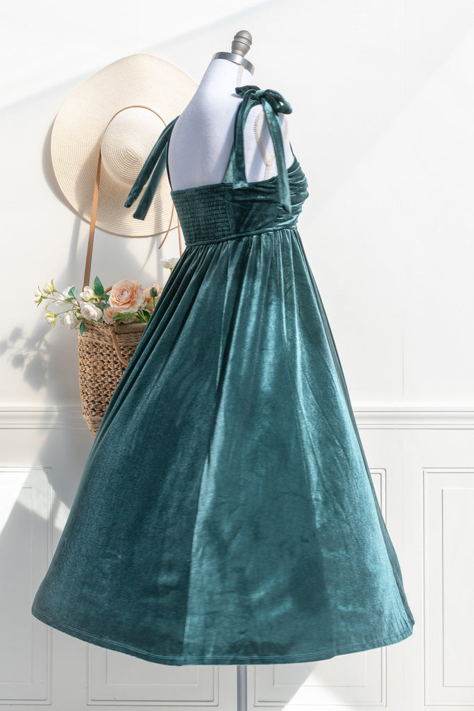 cute dresses - green velvet dress for holidays. elegant cute dresses for holiday party. 