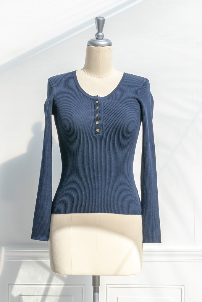 cute tops - blue ribbed feminine top. v neck, long sleeve. front view. 