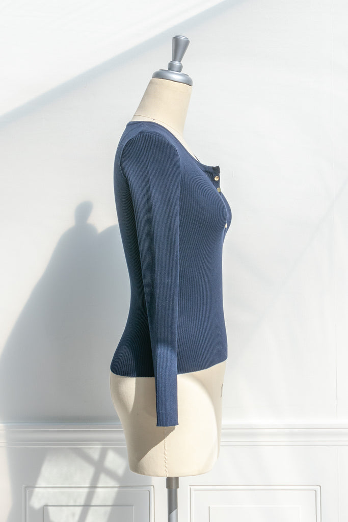 cute tops - blue ribbed feminine top. v neck, long sleeve. side view. 