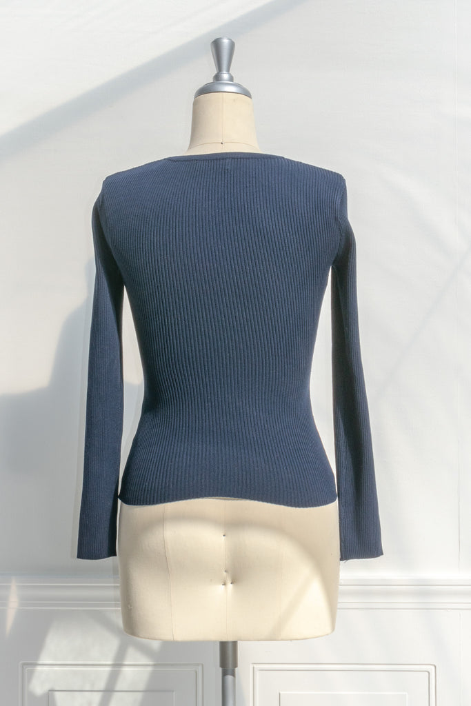 cute tops - blue ribbed feminine top. v neck, long sleeve. back view. 