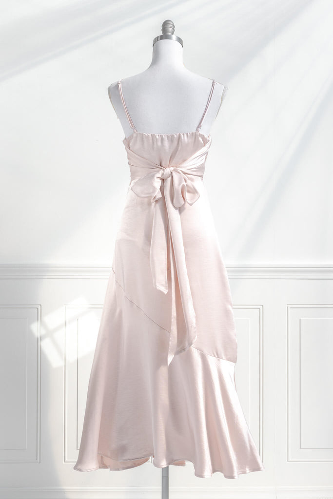 peach fuzz dress in a feminine and french style. Pink elegant dress - french girl style- amantine  back view. 