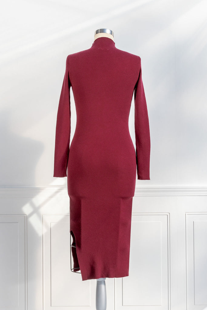burgundy knit dress with long sleeves. french style dress. amantine. back view. 