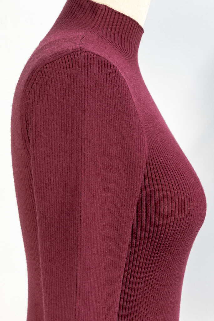 burgundy knit dress with long sleeves. french style dress. amantine. knit up close view. 
