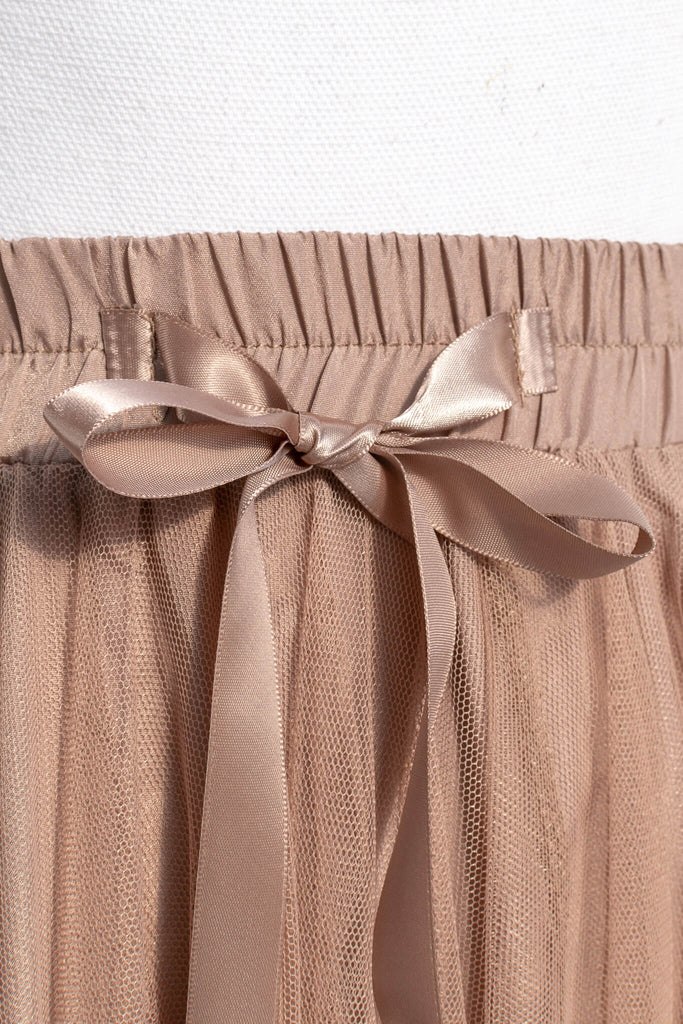 Feminine skirts - a long tulle skirt with a bow decorative closure, featuring two layers of tulle and a slip lining. amantine. upclose satin bow  view. 