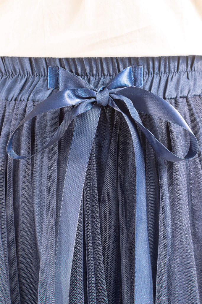 feminine clothing - a french style blue tulle maxi skirt. french girl skirt with bow. bow detail view. amantine.