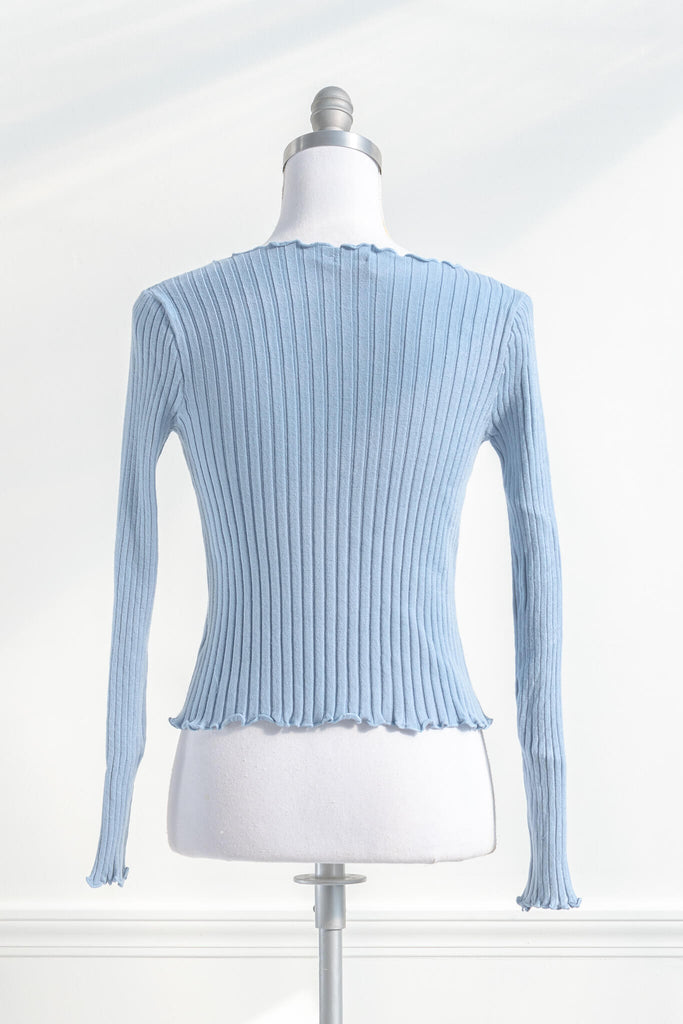 feminine tops with a french and vintage style - a light baby blue front tie top with scalloped edges - back view - amantine.