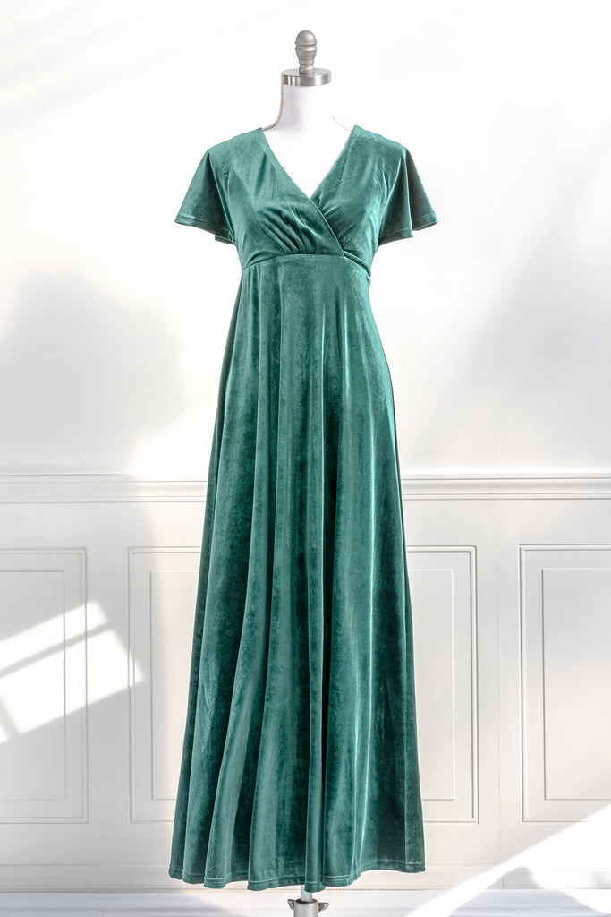 feminine holiday dresses - a long green velvet dress perfect for holiday parties - front view - amantine 