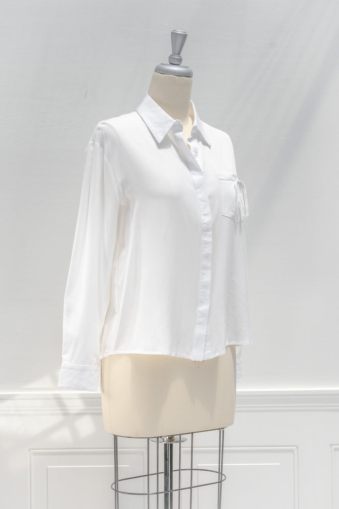 cute french style white button down shirt. sode view.