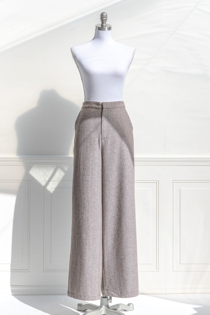 french girl style trousers. wide leg taupe pants with pockets. front view. 