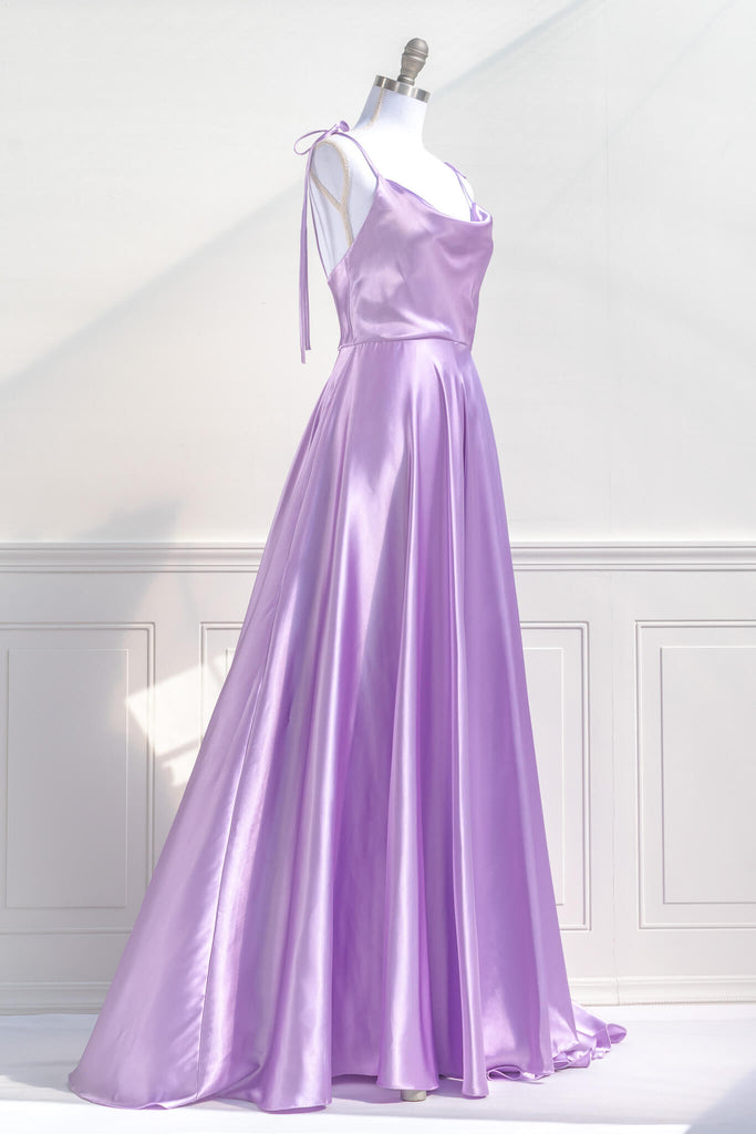 boutique dresses - a french style prom and formal gown in lavender color. princess style. quarter view. amantine.