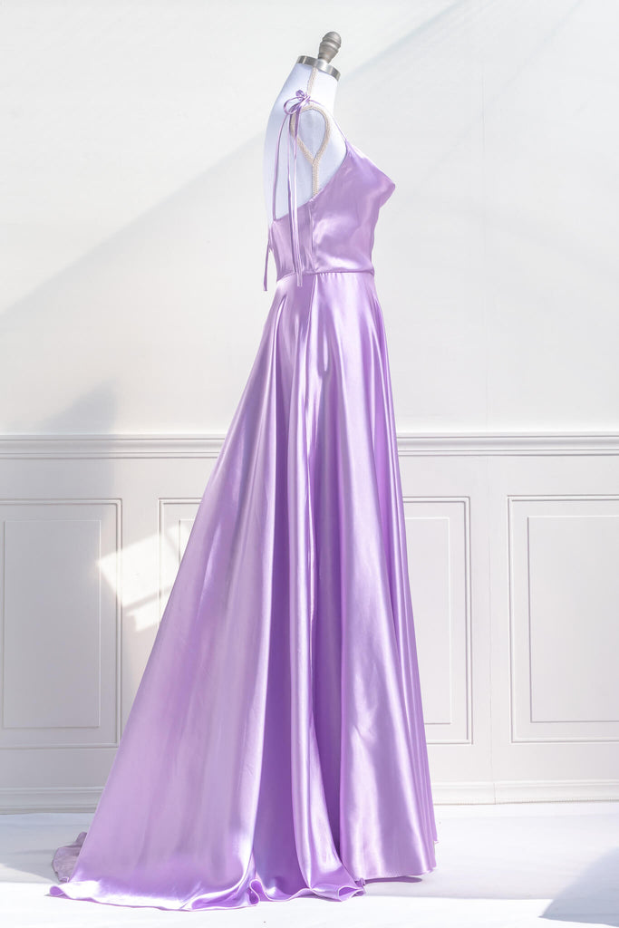 boutique dresses - a french style prom and formal gown in lavender color. princess style. side view. amantine.