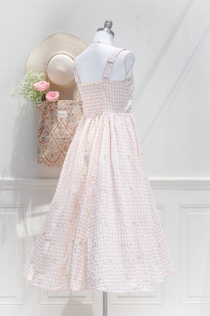 cottagecore dress in pink gingham. french girl style dress. back view. amantine. 