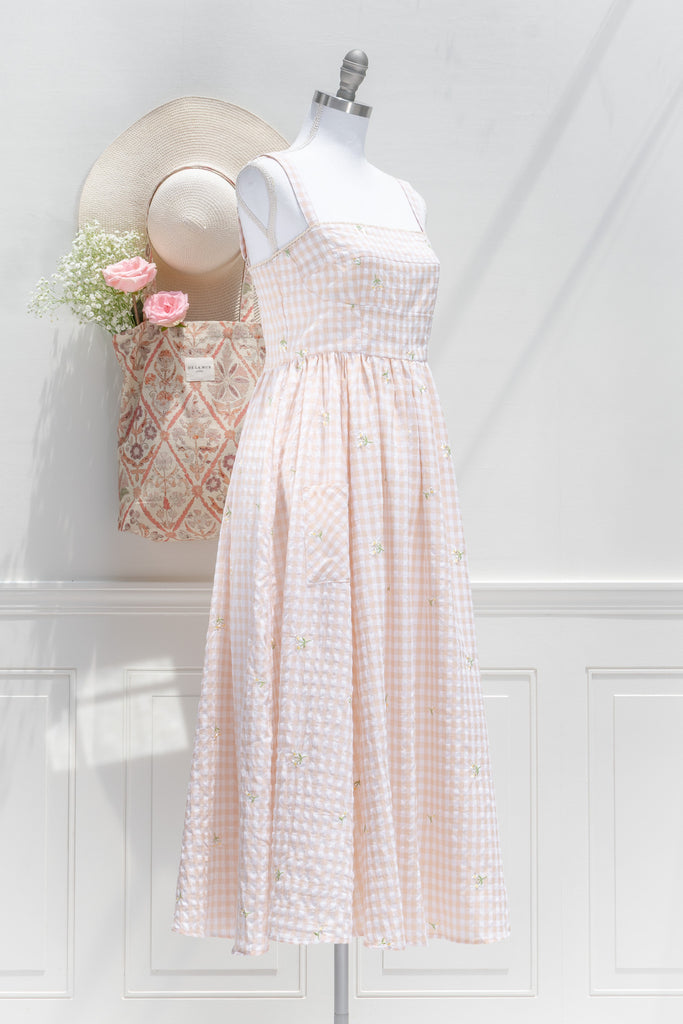 cottagecore dress in pink gingham. french girl style dress. 3/4 side view. amantine. 