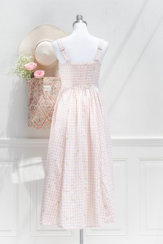 cottagecore dress in pink gingham. french girl style dress. back view. amantine. 