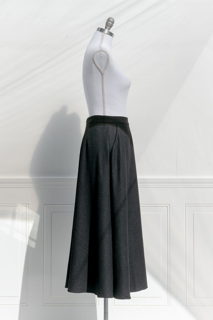 retro black circle skirt with pockets. long skirts. front view. amantine boutique. 