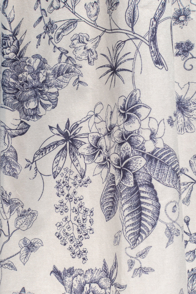 types of skirts. a toile print skirt in cotton. blue on white. perfect for summer. airy and comfortable. fabric detail view. 