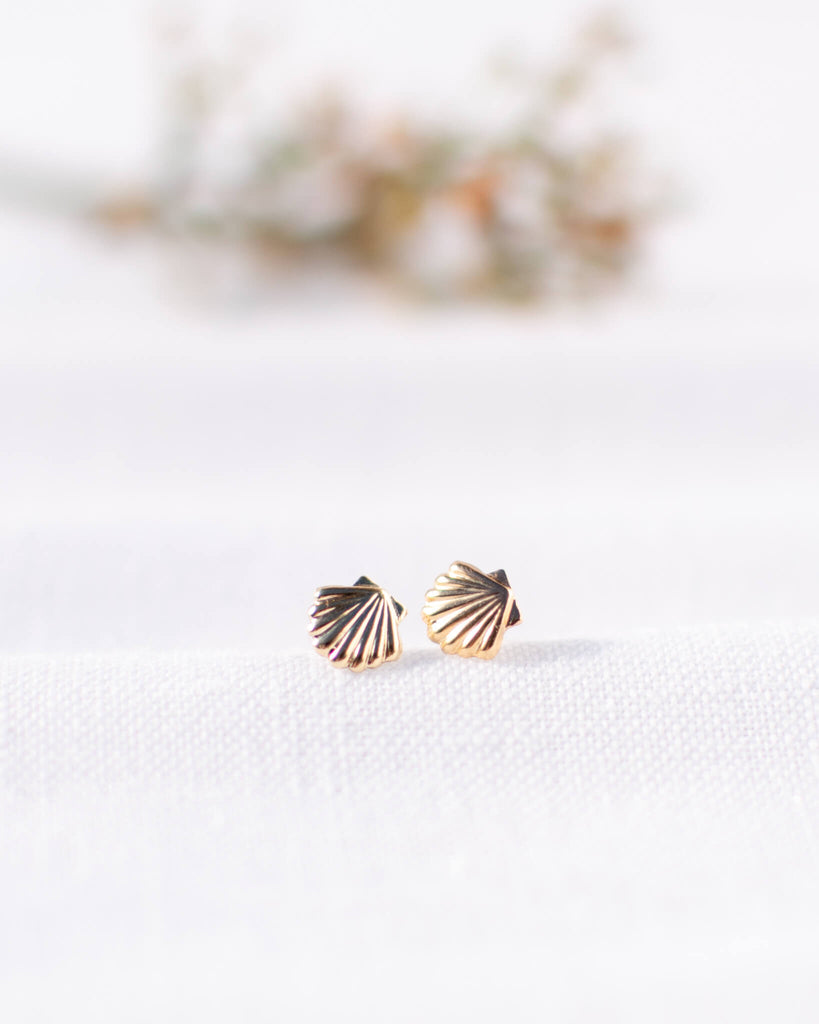 minimalist gold filled affordable fine jewelry seashell petite stud earrings
