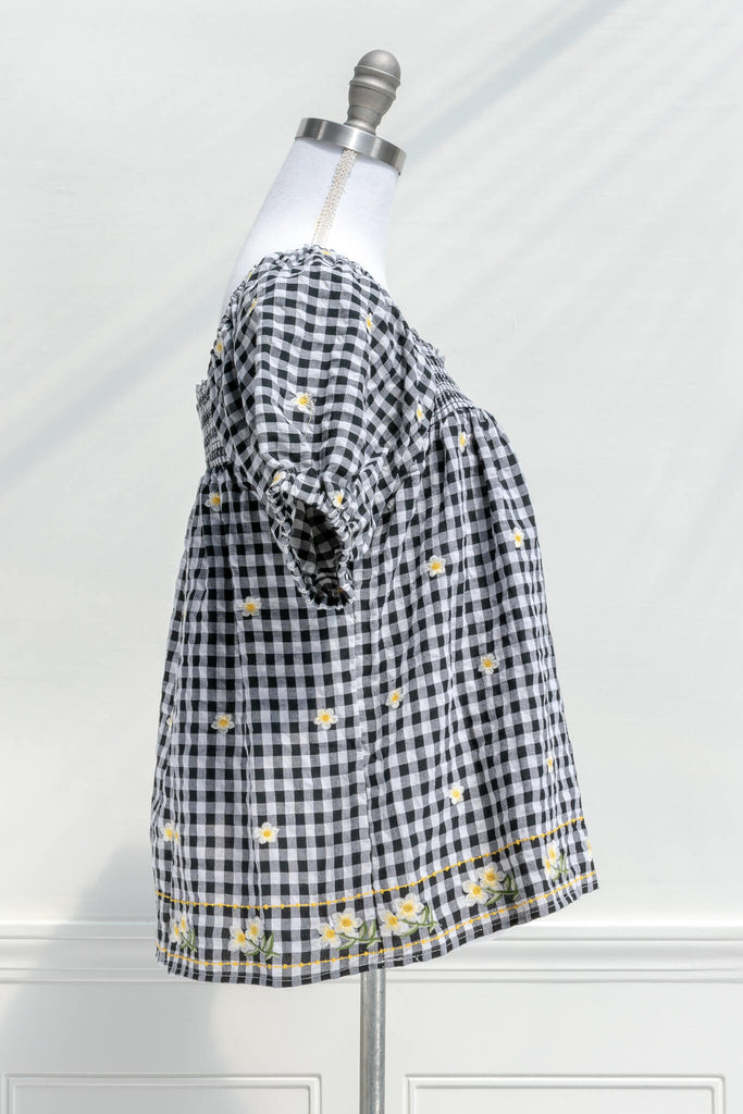 Feminine Top in gingham print - amantine boutique romantic cottagecore clothing