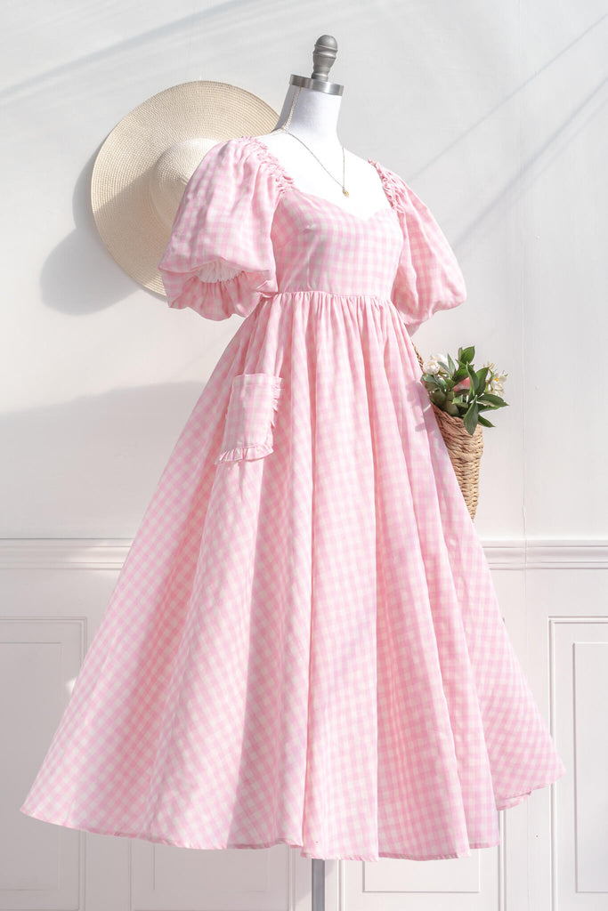 aesthetic dresses - a light pink gingham puffy sleeve, sweet heart neckline, full skirt dress - amantine french and vintage inspired
